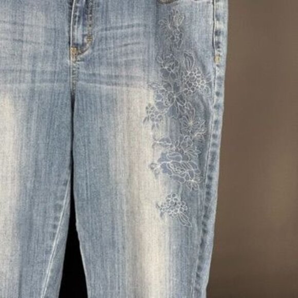 Jennifer Lopez Mid Rise Crop Boyfriend Jeans Size 12 Blue Embroidered Stretch Fl - Picture 3 of 11